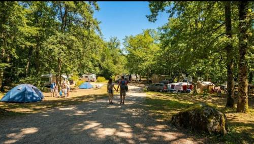La Celle-sous-Gouzon Other | Mobilhome au bord du lac avec piscine