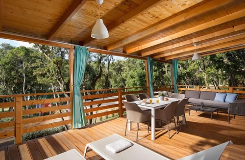 Bale House | Mobilhome Villa Prestige with jacuzzi by Interhome