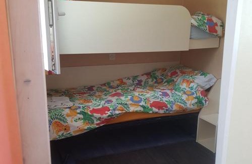 Saint-Pardoux-Corbier House | Mobilhome with terrace