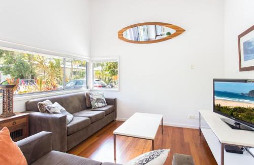 Boomerang Beach House | Mobys Resort 25