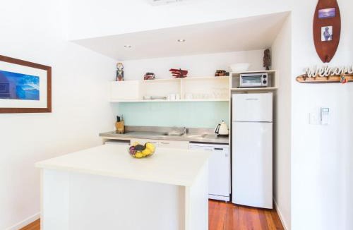 Boomerang Beach House | Mobys Resort 25