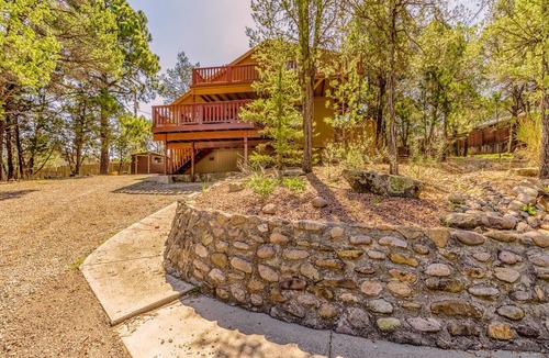 Ruidoso Downs Cabin | Mockingbird Cabin by Ruidoso Vacation Rentals