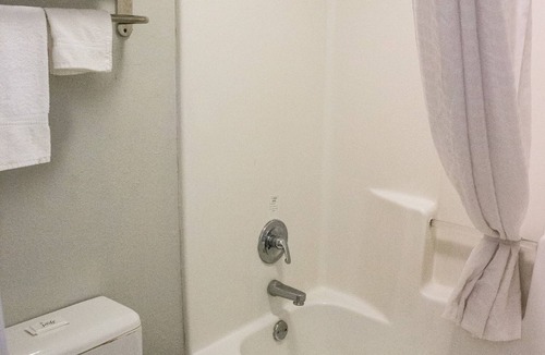 Mexia Hotel | Mockingbird Inn & Suites
