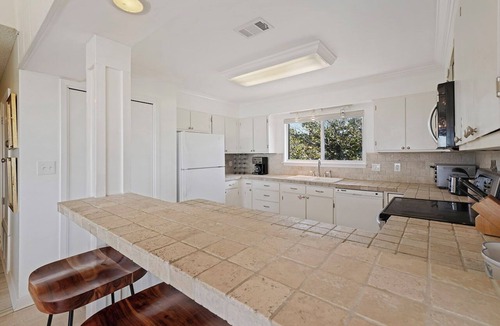 Four Mile Village House | Mockingbird Lane - Secluded Cottage with Ocean Views