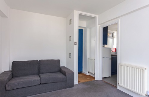 Southfields Apartment | Mod 1 BR Apt in Earlsfield SW