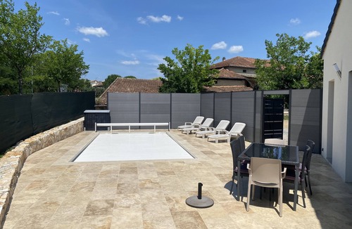 Saint-Etienne-de-Fontbellon House | Modern villa with pool