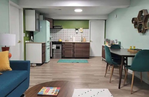 Edgewood Apartment | Mod LodgenPets Welcome nEV charging