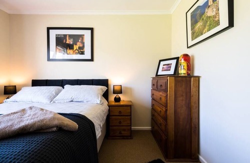 Para Hills House | Modbury Heights 3 Bedroom bungalow