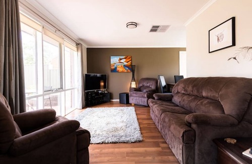 Para Hills House | Modbury Heights 3 Bedroom bungalow