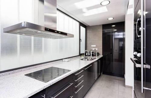 L'Hospitalet de Llobregat Apartment | Modern and very comfortable apartment with all amenities. Nearby the Europa Fira Barcelona at 15 min by metro/bus from Barcelona center (Plaza Cataluña) and 15 minutes from the airport by car. Ideal for families and couples.