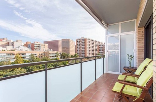 L'Hospitalet de Llobregat Apartment | Modern apartment with all amenities. Close to the Fira de Barcelona, 15 min by metro/bus from Plaza Cataluña and 15 min by car from the airport. Residential and quiet building located in a family area with a large park in front of the building.