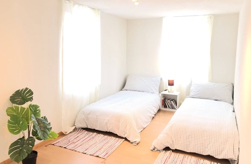 Flueelen Apartment | Modern Apartment with balcony -3 Minutes Walk to Lake & Train Station