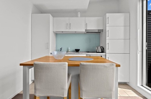 Grey Lynn Apartment | Modern Abode | Parking & Views near Ponsonby Rd