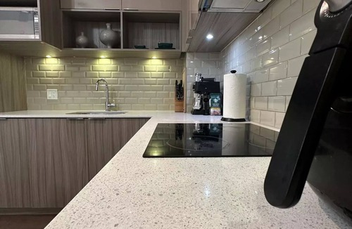 Parkway Forest Condo | Modern 1+1 Condo Suite in Toronto + Free Parking!
