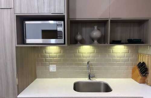 Parkway Forest Condo | Modern 1+1 Condo Suite in Toronto + Free Parking!
