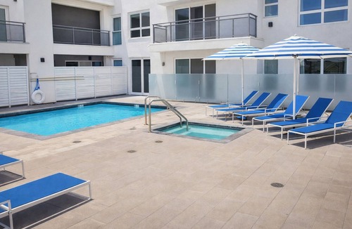 Downtown Apartment | Modern 1 BD/Pool,Gym,Rooftop view in Glendale