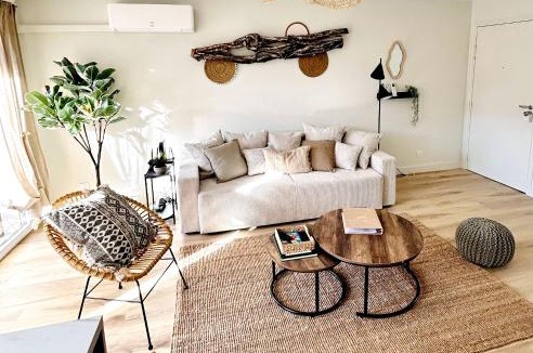 L'Isle-d'Abeau Apartment | Modern 1 Bdr + Balcony + Free Parking + AC + Pool