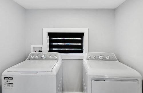 Welland Apartment | Modern 1 Bdrm with Laundry, BBQ, Deck