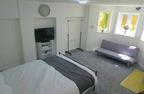 Leamington Spa Apartment | Modern 1 Bed Studio