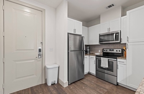 Addison Apartment | Modern 1-Bed, 1 Bath Apartment w/King Bed, WiFi, 24-Hour Gym & Reserved Parking