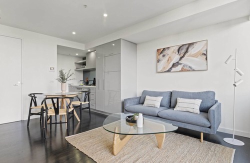 South Melbourne Apartment | Modern 1-Bed Apartment Close to Attractions