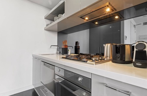 South Melbourne Apartment | Modern 1-Bed Apartment Close to Attractions