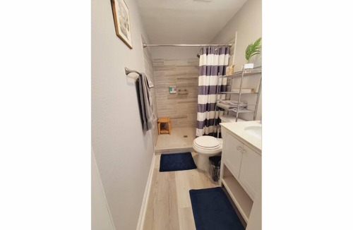 Denton Apartment | Modern 1-Bed Apartment – Centrally Located and Minutes from Denton Square