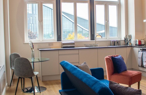 West Bromwich Apartment | Modern 1 Bed Duplex APT- West Bromwich