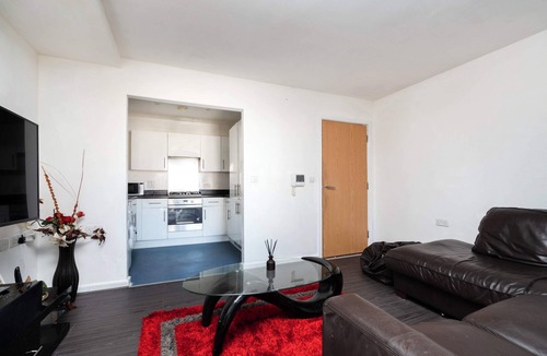 Broad Green Apartment | Modern 1-Bed Flat in Croydon