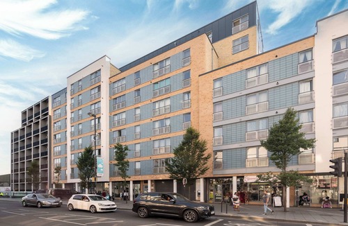 Broad Green Apartment | Modern 1-Bed Flat in Croydon