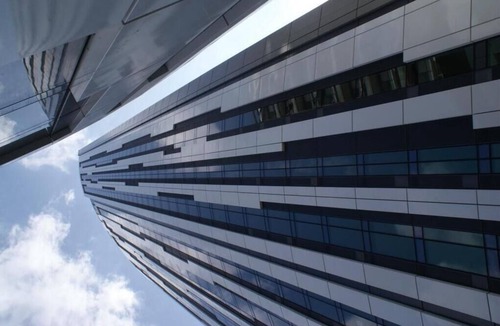 Elephant and Castle Apartment | Modern 1-bed flat close to train & underground with great views & 24/7 security