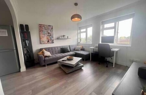 Chiswick Apartment | Modern 1 Bed Flat Moments from Chiswick High Road