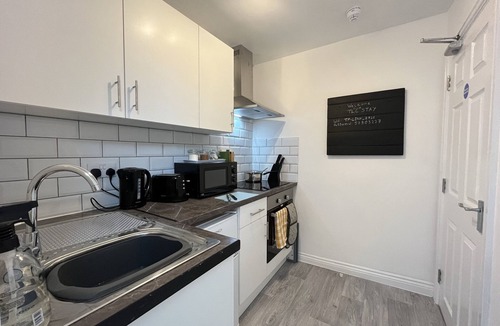 Preston Apartment | Modern 1 bed studio for comfy stay in Preston