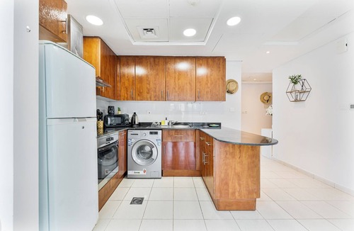 Jumeirah Lake Towers Apartment | Modern 1 Bed With Marina Views | Near JBR Beach