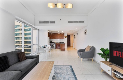 Jumeirah Lake Towers Apartment | Modern 1 Bed With Marina Views | Near JBR Beach