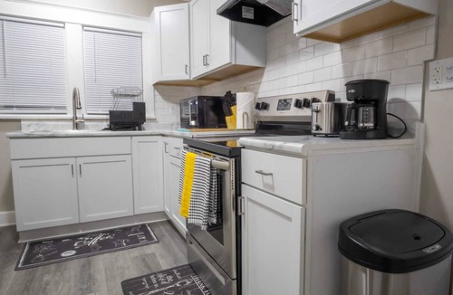 Anderson Apartment | Modern 1 bedroom 1 bath apartment