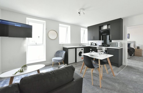 Pontefract Apartment | Modern 1 Bedroom Apartment