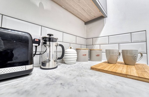 Spetchley Apartment | Modern 1 Bedroom Apartment.