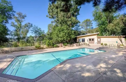 Verdugo Woodlands Apartment | Modern 1 bedroom apartment in Glendale near The Americana at Brand
