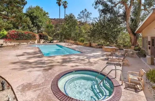 Verdugo Woodlands Apartment | Modern 1 bedroom apartment in Glendale near The Americana at Brand