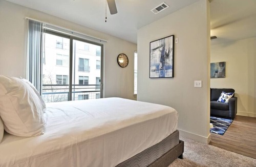 Knox - Henderson Apartment | Modern 1 Bedroom Apartment + Garage Parking