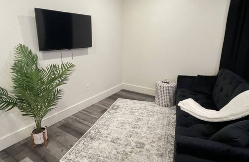 Old East Dallas Apartment | Modern 1-bedroom apartment in uptown Dallas
