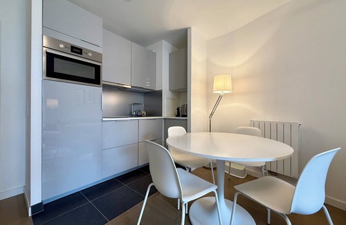 Quartier de Javel Apartment | Modern 1-bedroom apartment - square Duranton