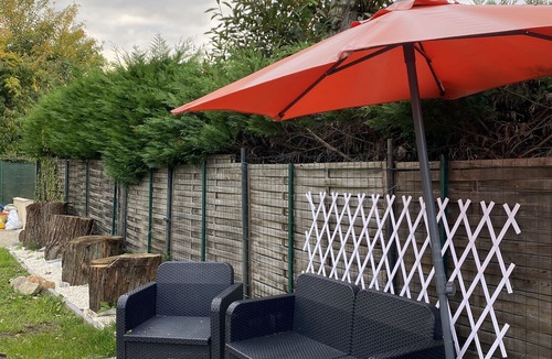 Osny Apartment | Modern 1-bedroom apartment+ jacuzzi