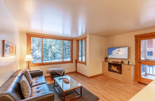 Truckee Condo | Modern 1 bedroom in Ski Trails by RedAwning