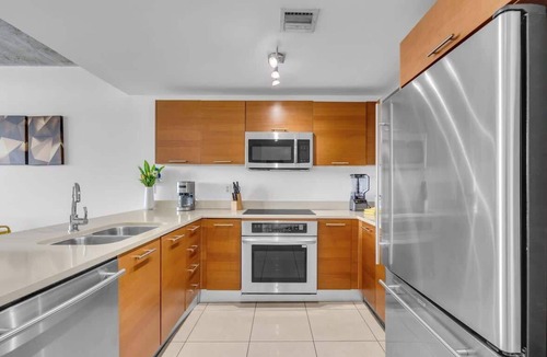 Midtown Condo | Modern 1 Bedroom Midtown Miami with 1 Free Parking