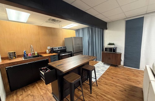Farmington Apartment | Modern 1-bedroom newly remodeled! The Legacy at Washington!