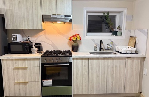 Clairlea House | Modern 1-bedroom upgraded unit close to all amenities