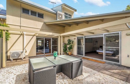 Gawler East House | Modern 1-Bedroom with Private Backyard & Fountain