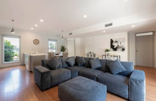 Gawler East House | Modern 1-Bedroom with Private Backyard & Fountain
